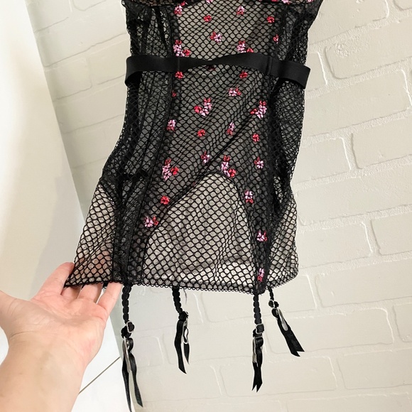 Victoria’s Secret Sexy Bustier Corset Lingerie Lace Embroidered Floral 34B - Picture 4 of 14